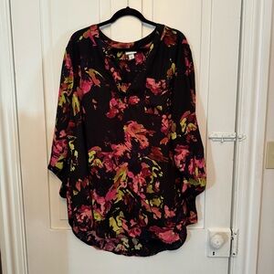 ✨ava & viv black & multicolor floral roll-up long sleeve blouse✨